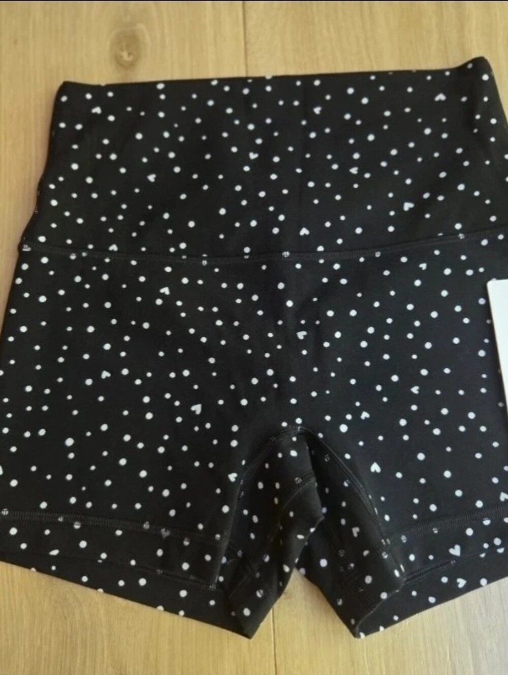 Lululemon Align No Line HR Short 4" Size 6 Scattered Heart Dot Black